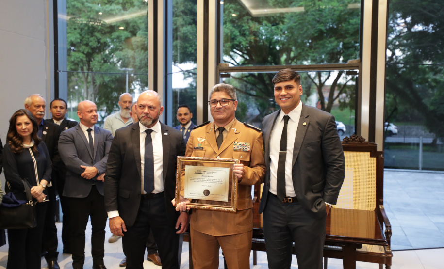 Secretário Hudson recebe homenagem na Assembleia Legislativa