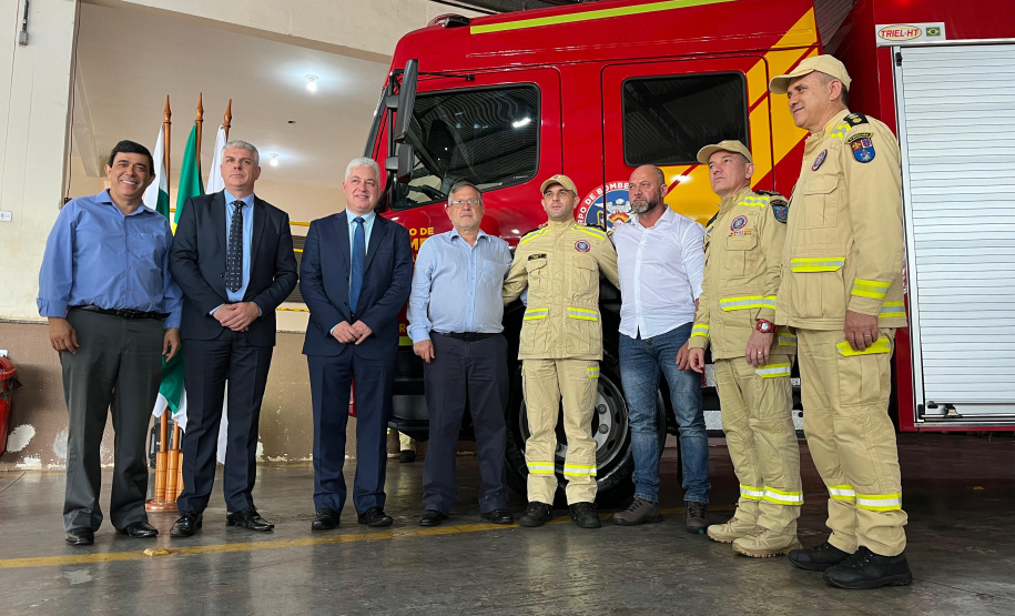 CBMPR de Campo Mourão recebe novo caminhão ABTR