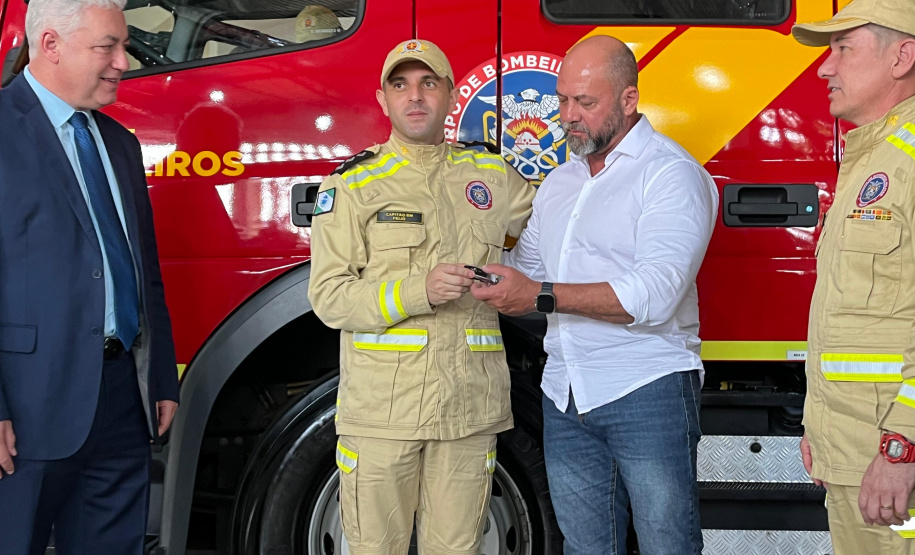 CBMPR de Campo Mourão recebe novo caminhão ABTR