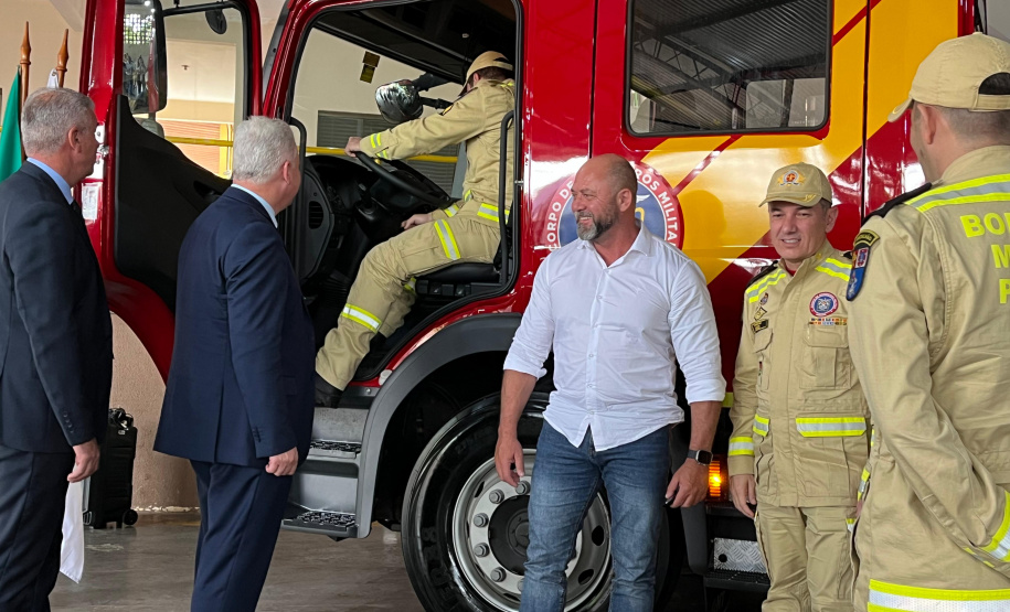 CBMPR de Campo Mourão recebe novo caminhão ABTR