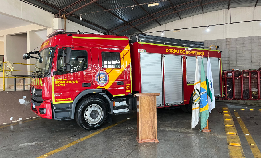 CBMPR de Campo Mourão recebe novo caminhão ABTR