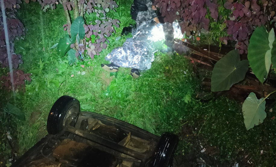 Pelotão de Choque da PMPR salva homem após acidente em córrego em Ponta Grossa