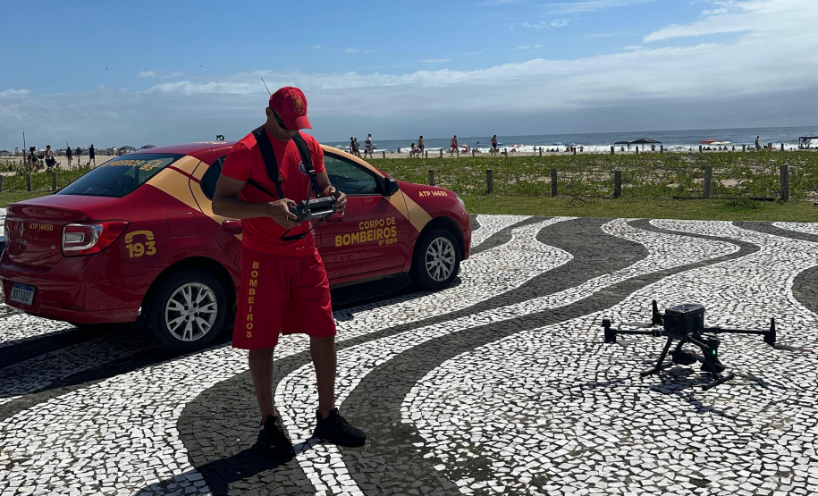 Bombeiros usam drones de alta tecnologia para reforçar proteção de banhistas no Litoral