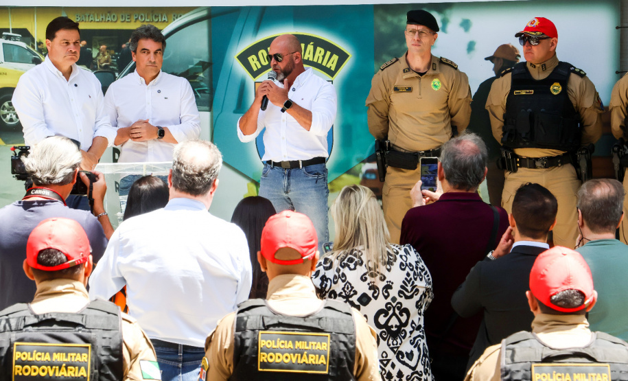 Reforço nas estradas: DER/PR entrega 36 viaturas e 5 cães ao Batalhão de Polícia Rodoviária