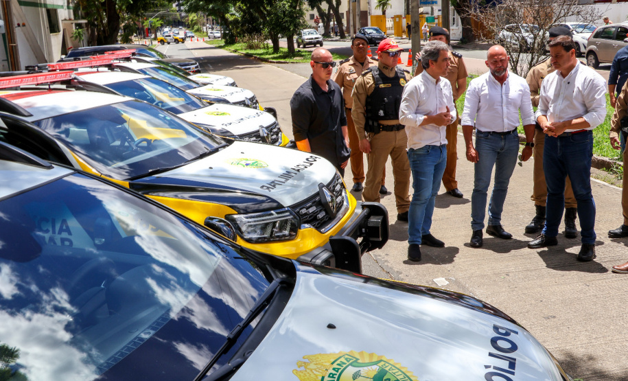 Reforço nas estradas: DER/PR entrega 36 viaturas e 5 cães ao Batalhão de Polícia Rodoviária