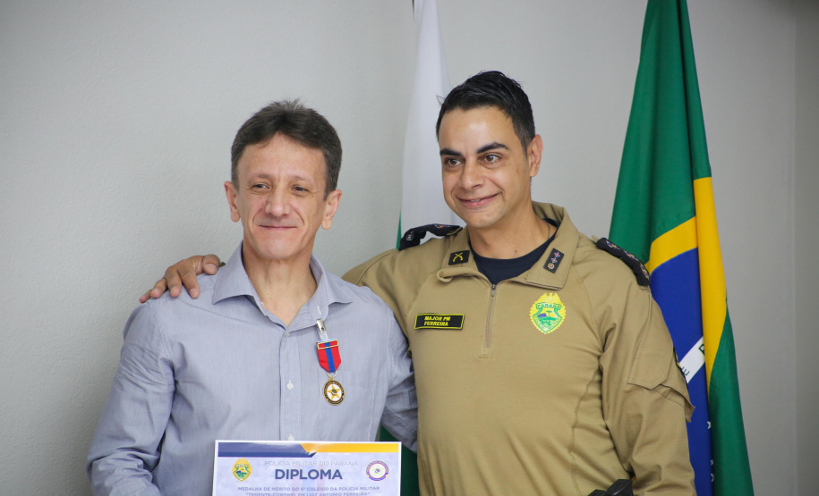 Secretário Hudson recebe medalha de honra ao mérito do Colégio da Polícia Militar de Pato Branco