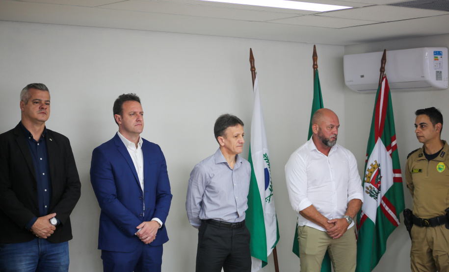 Secretário Hudson recebe medalha de honra ao mérito do Colégio da Polícia Militar de Pato Branco