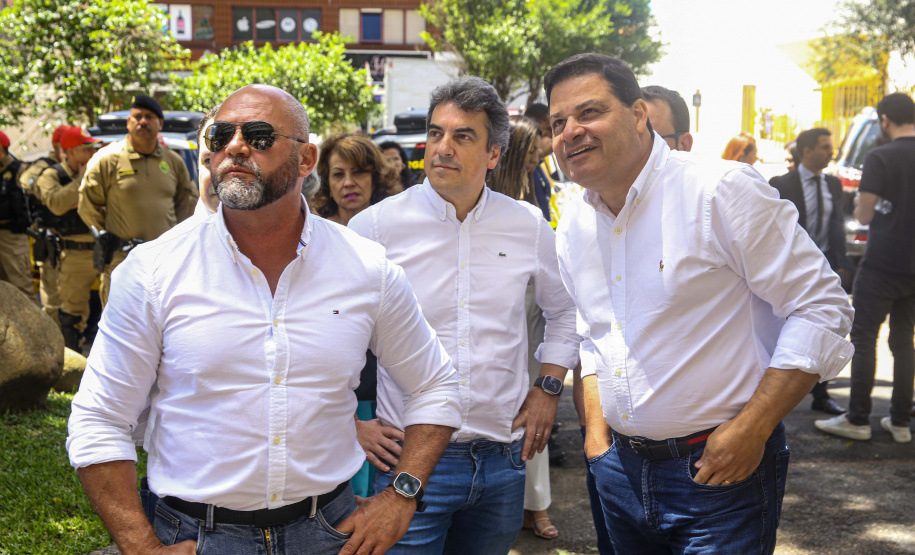 Reforço nas estradas: DER/PR entrega 36 viaturas e 5 cães ao Batalhão de Polícia Rodoviária