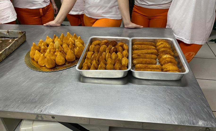 Curso profissionalizante em panificação forma 15 mulheres privadas de liberdade em Foz do Iguaçu