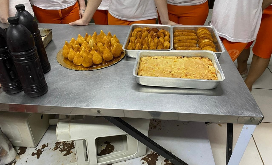 Curso profissionalizante em panificação forma 15 mulheres privadas de liberdade em Foz do Iguaçu