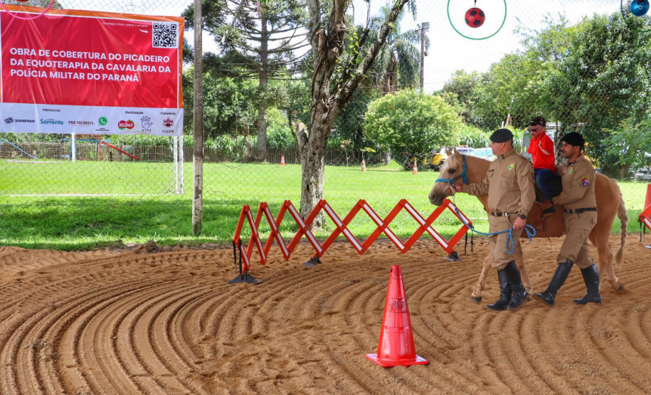 Regimento de Polícia Montada ganha picadeiro coberto para prática de equoterapia