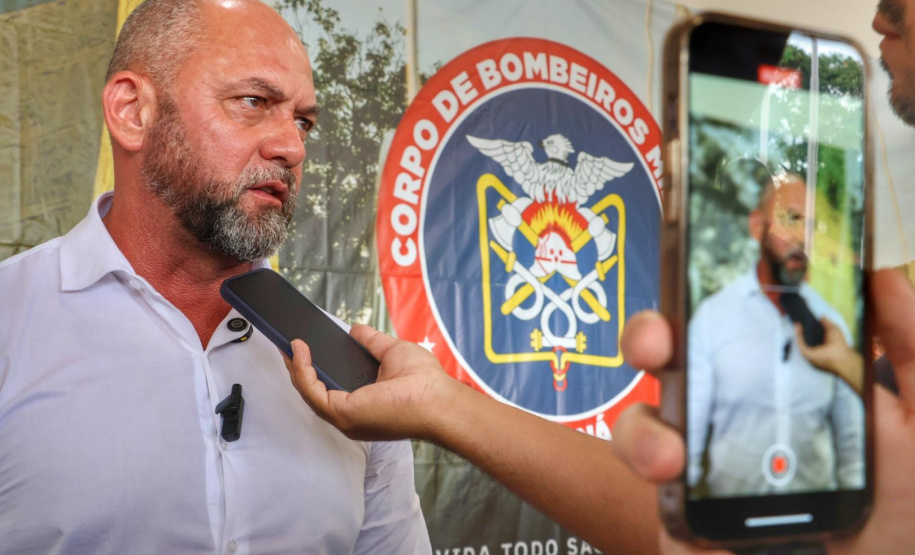 Posto de bombeiro militar de Santa Helena recebe novo caminhão auto bomba tanque
