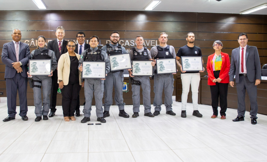 Reconhecimento e compromisso: servidores da Polícia Penal do Paraná recebem homenagens em Cascavel