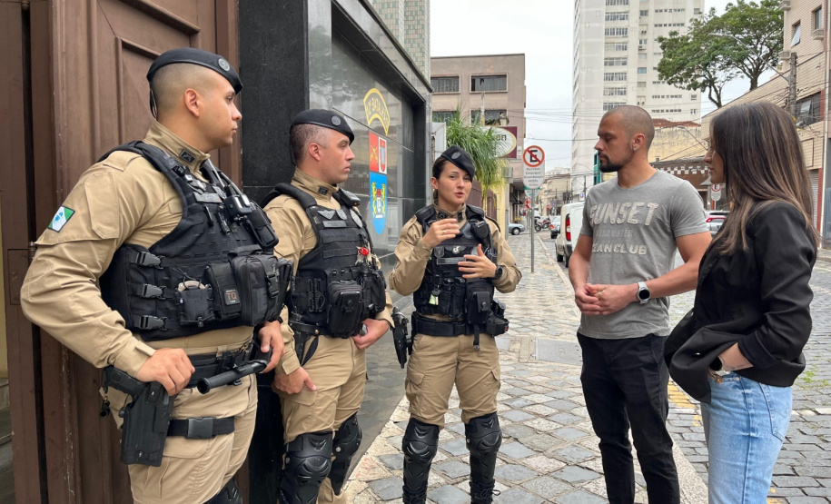 Polícia Militar do Paraná salva homem em crise hipoglicêmica após ação rápida em Curitiba