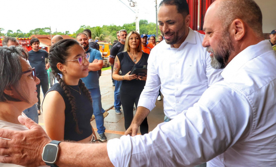 Posto de bombeiro militar de Santa Helena recebe novo caminhão auto bomba tanque