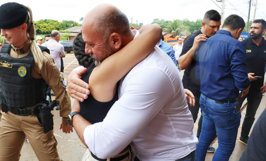 Posto de bombeiro militar de Santa Helena recebe novo caminhão auto bomba tanque