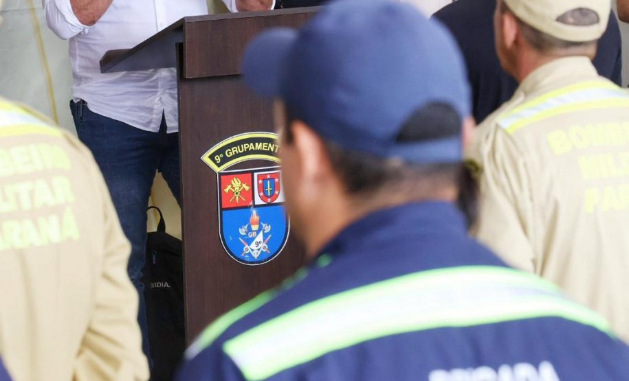 Posto de bombeiro militar de Santa Helena recebe novo caminhão auto bomba tanque