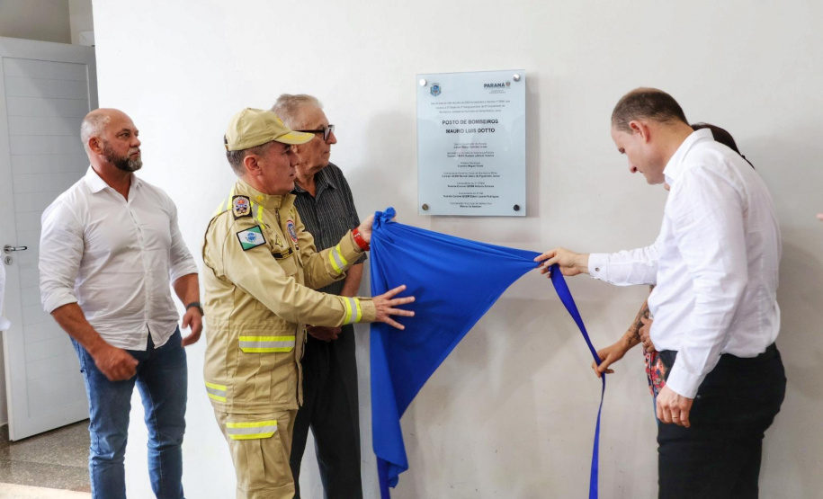 Posto de bombeiro militar de Santa Helena recebe novo caminhão auto bomba tanque