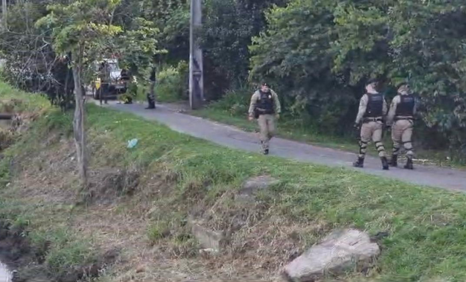 PMPR prende três suspeitos de homicídio após ocorrência roubo na Capital