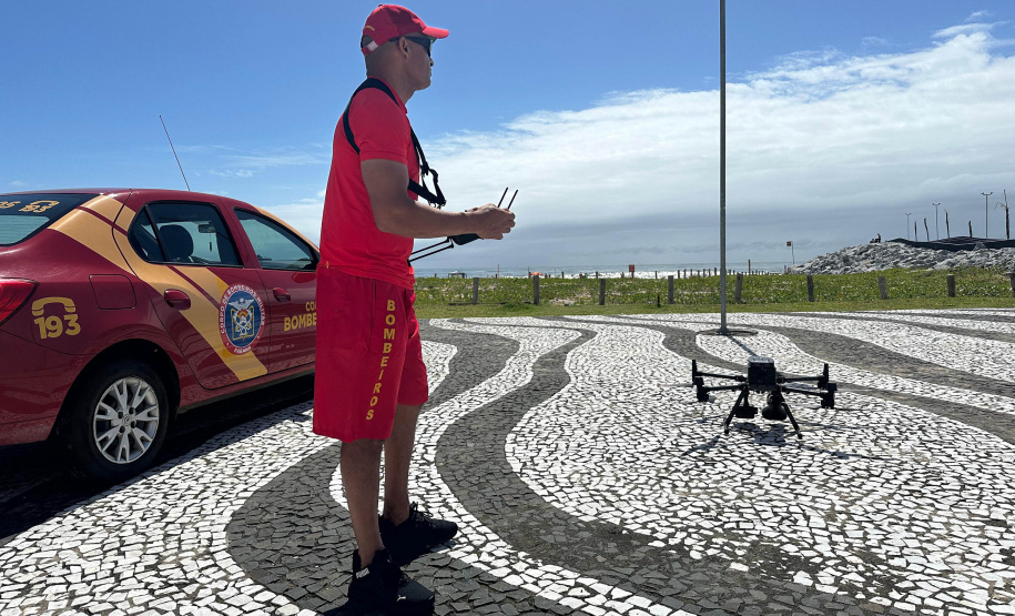 Bombeiros usam drones de alta tecnologia para reforçar proteção de banhistas no Litoral