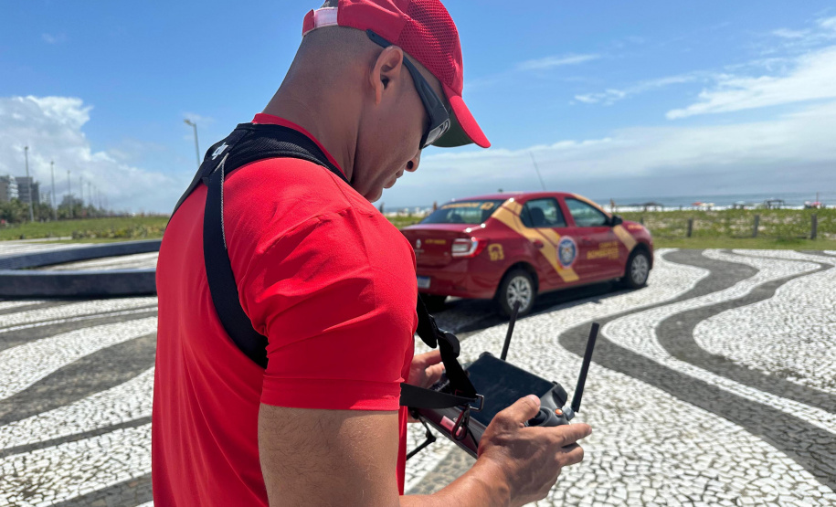 Bombeiros usam drones de alta tecnologia para reforçar proteção de banhistas no Litoral