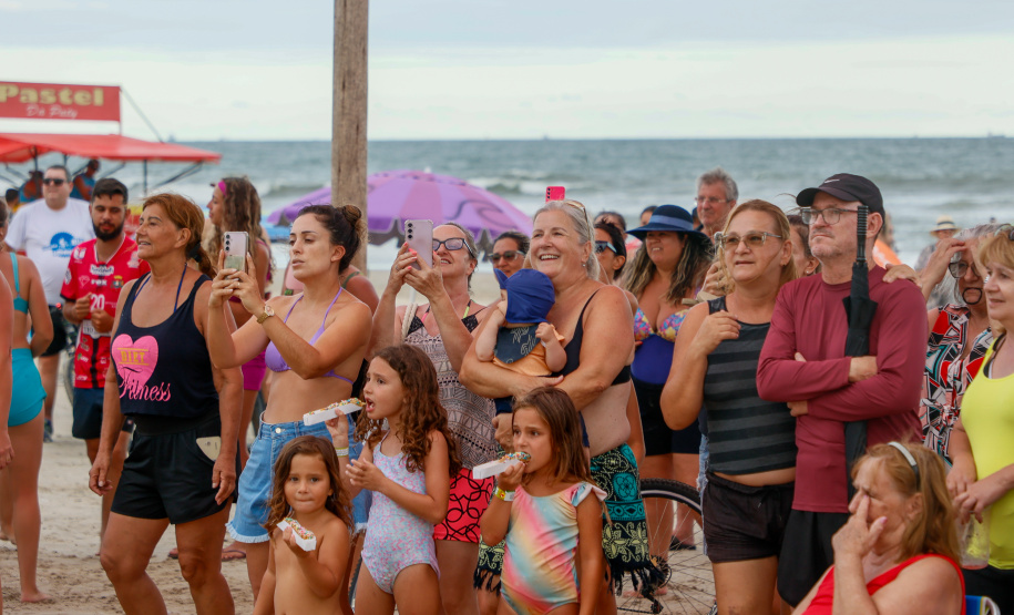 Sucesso no Verão Maior Paraná, Banda da PMPR levanta o público com hits e talento