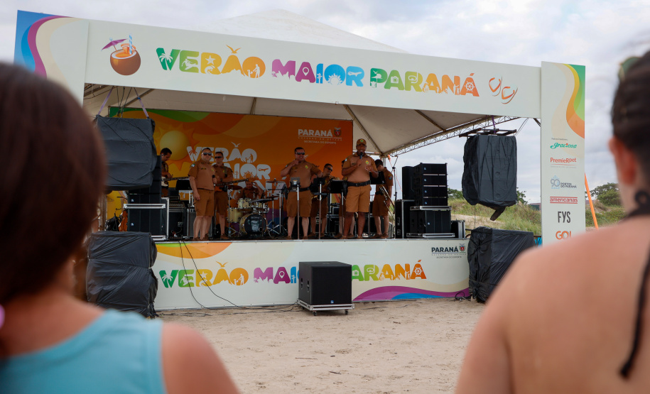 Sucesso no Verão Maior Paraná, Banda da PMPR levanta o público com hits e talento