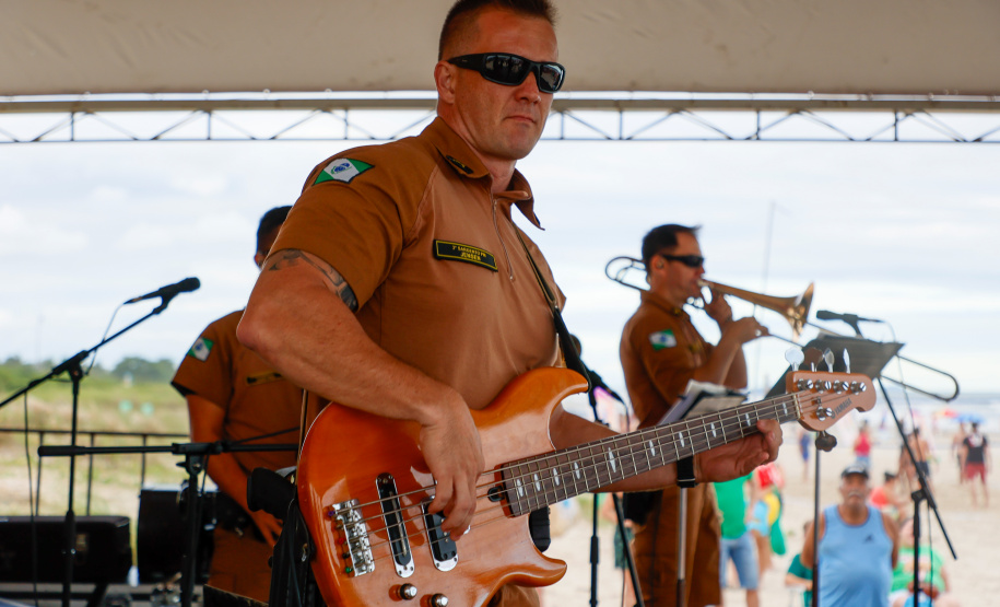 Sucesso no Verão Maior Paraná, Banda da PMPR levanta o público com hits e talento