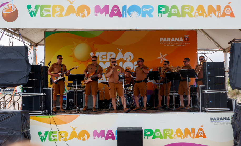 Sucesso no Verão Maior Paraná, Banda da PMPR levanta o público com hits e talento
