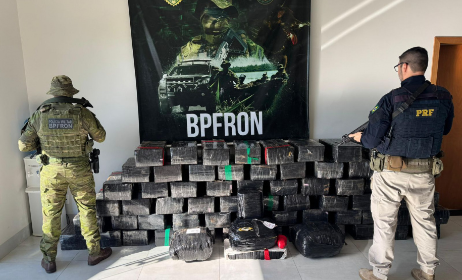 BPFron e PRF apreendem mais de uma tonelada de droga próximo a Perobal