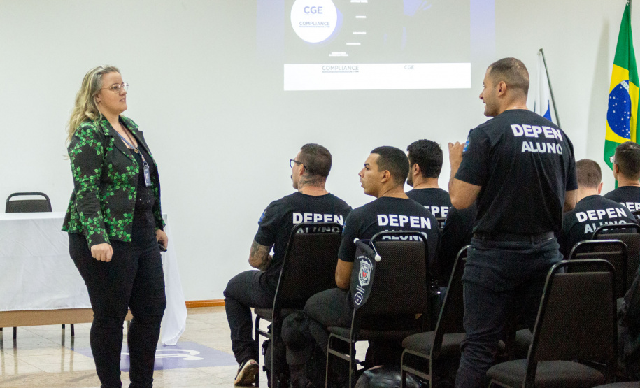 Futuros policiais penais participam de capacitação promovida pela CGE