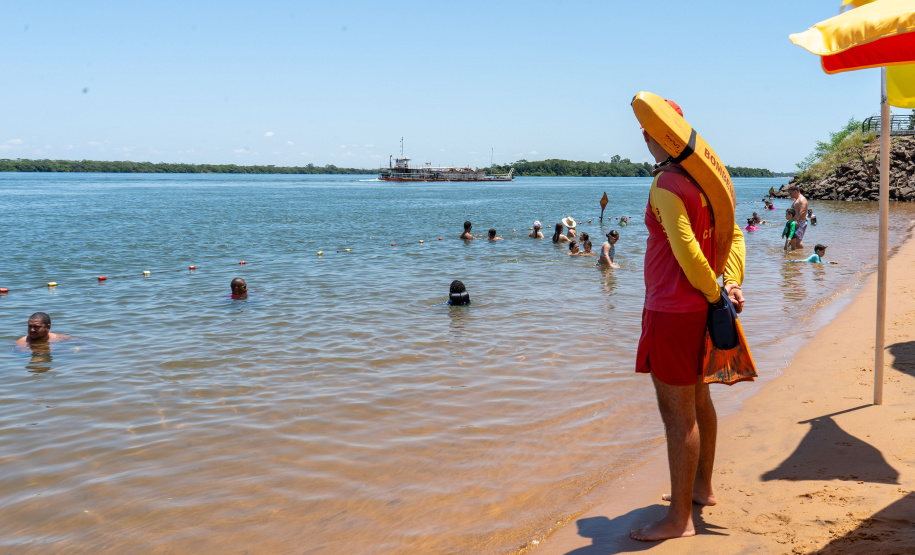 Reforço policial e de bombeiros garante segurança dos veranistas no Noroeste