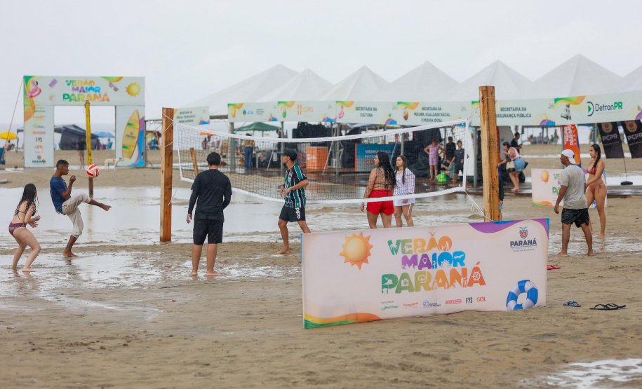 Praia com chuva: Corpo de Bombeiros reforça cuidados aos veranistas