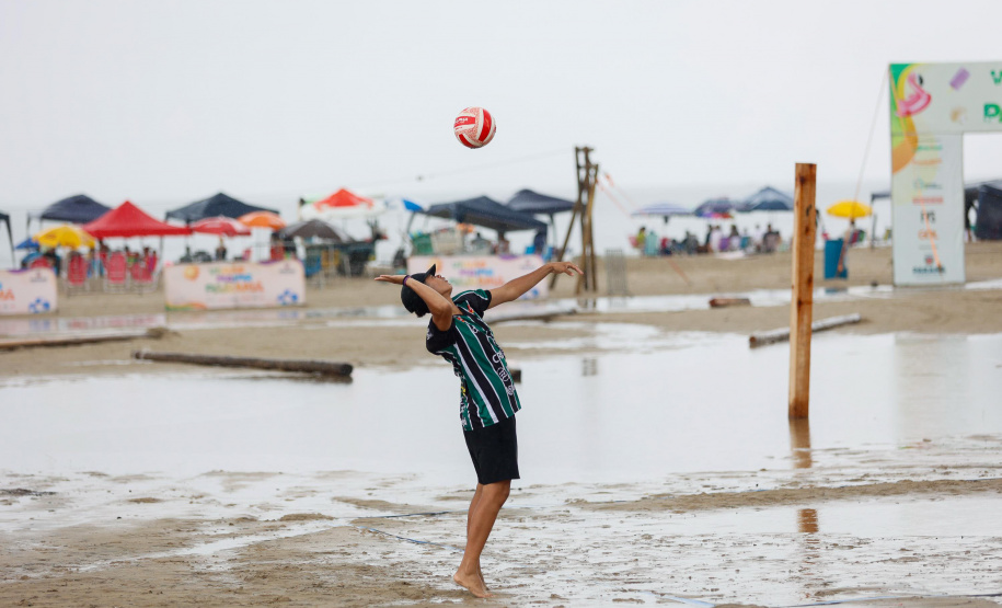 Praia com chuva: Corpo de Bombeiros reforça cuidados aos veranistas