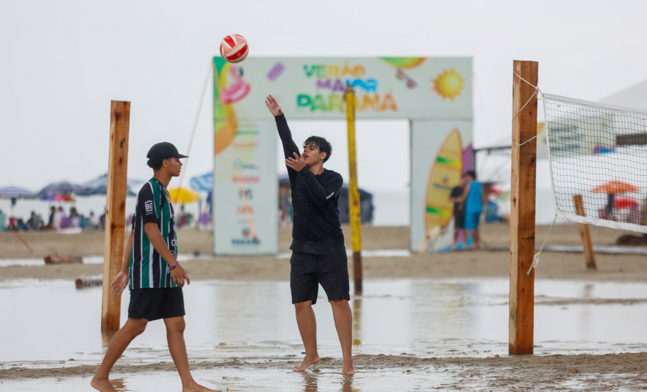 Praia com chuva: Corpo de Bombeiros reforça cuidados aos veranistas