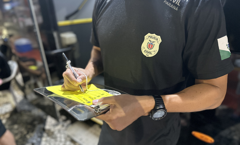 Forças de segurança distribuem pulseiras de identificação durante shows do Verão Maior Paraná