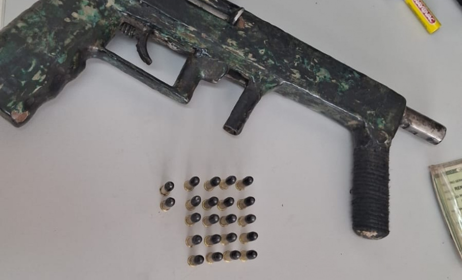 Polícia Militar prende suspeitos de tentativa de homicídio e apreende submetralhadora no Litoral