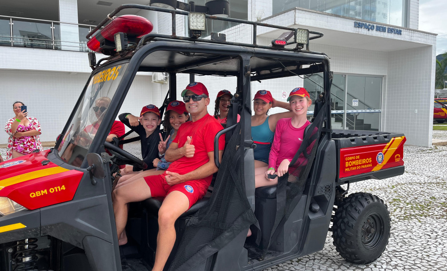 CBMPR realiza ação educativa para crianças no Litoral