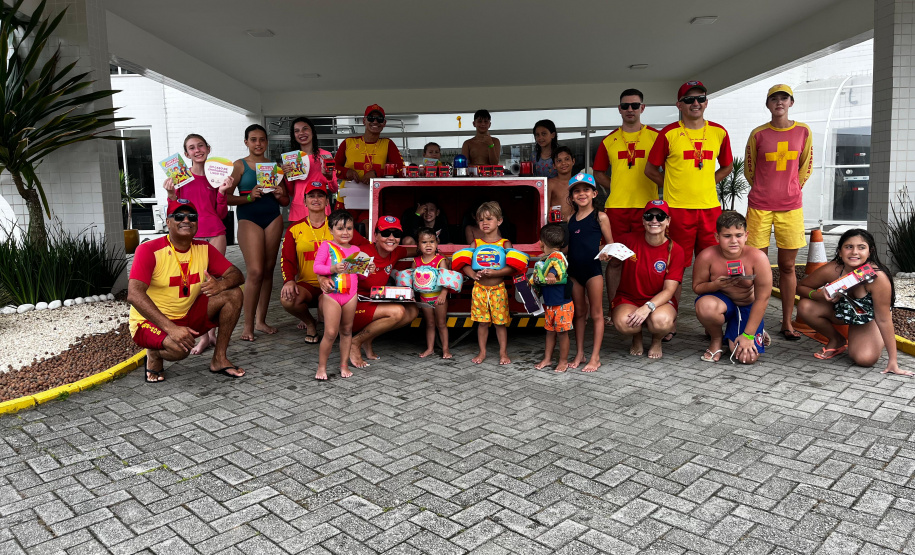 CBMPR realiza ação educativa para crianças no Litoral
