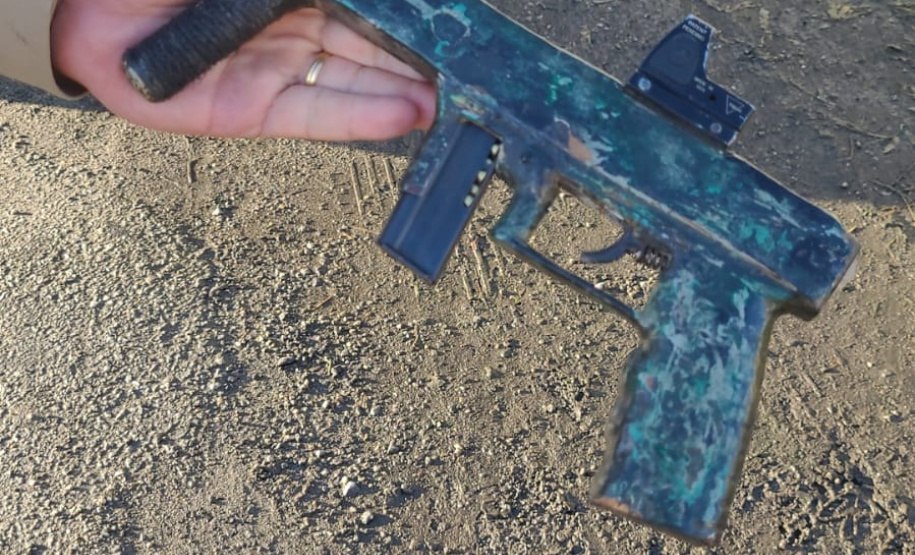 Polícia Militar prende suspeitos de tentativa de homicídio e apreende submetralhadora no Litoral