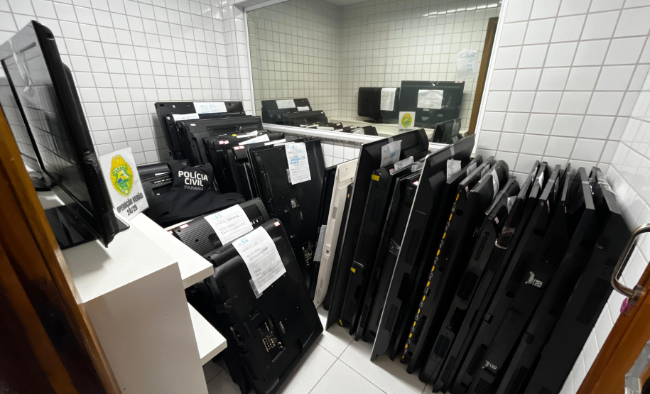 PCPR e PMPR apreendem mais de 100 TVs provenientes de estelionato em Matinhos