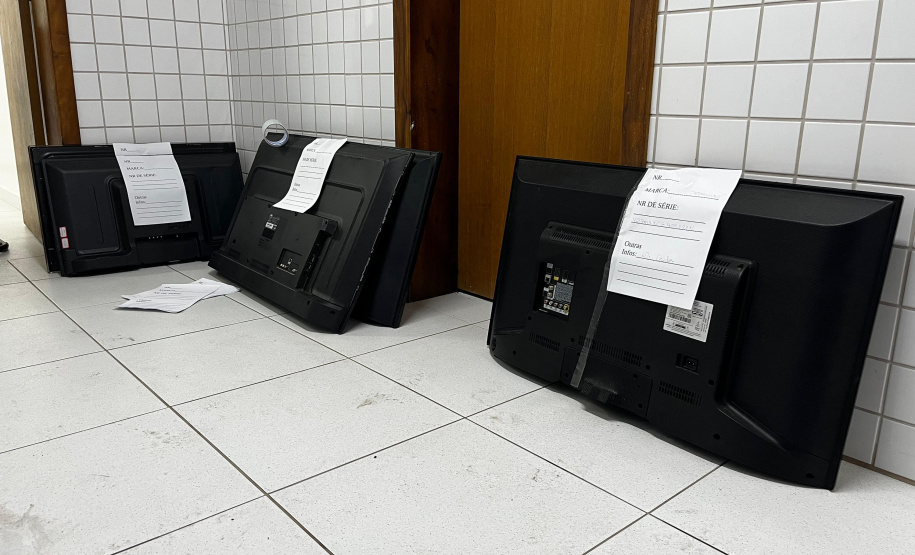 PCPR e PMPR apreendem mais de 100 TVs provenientes de estelionato em Matinhos