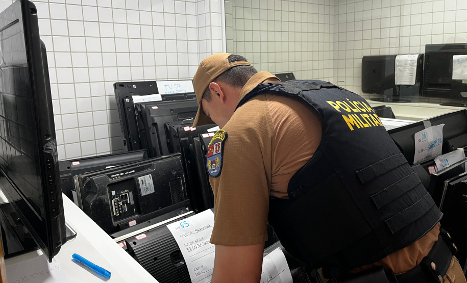 PCPR e PMPR apreendem mais de 100 TVs provenientes de estelionato em Matinhos