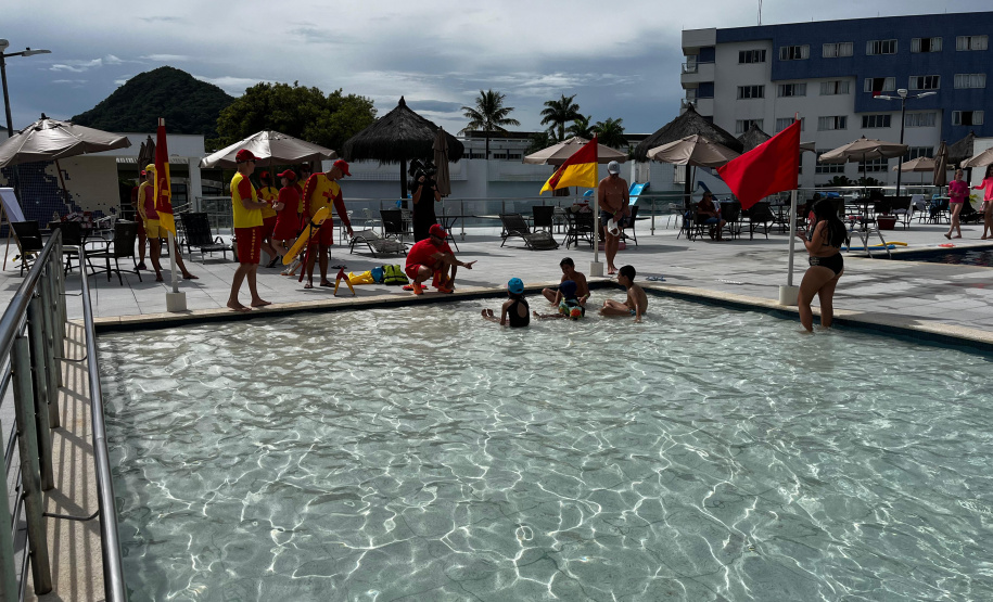 CBMPR realiza ação educativa para crianças no Litoral