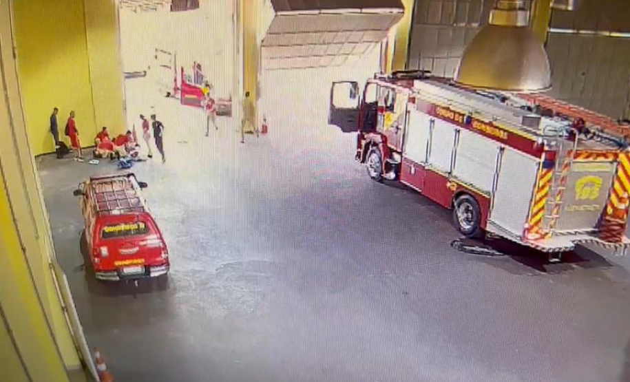 Em Foz do Iguaçu, bombeiros se revezam para ajudar bebê que tinha se afogado em piscina