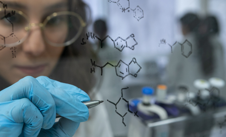 Alerta de segurança: Polícia Científica identifica cocaína rosa após apreensão no Paraná