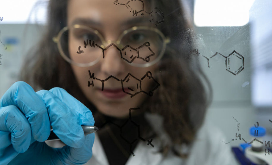 Alerta de segurança: Polícia Científica identifica cocaína rosa após apreensão no Paraná