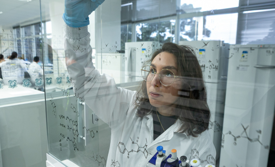 Alerta de segurança: Polícia Científica identifica cocaína rosa após apreensão no Paraná