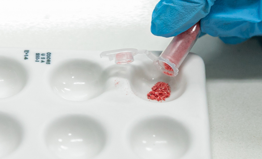 Alerta de segurança: Polícia Científica identifica cocaína rosa após apreensão no Paraná