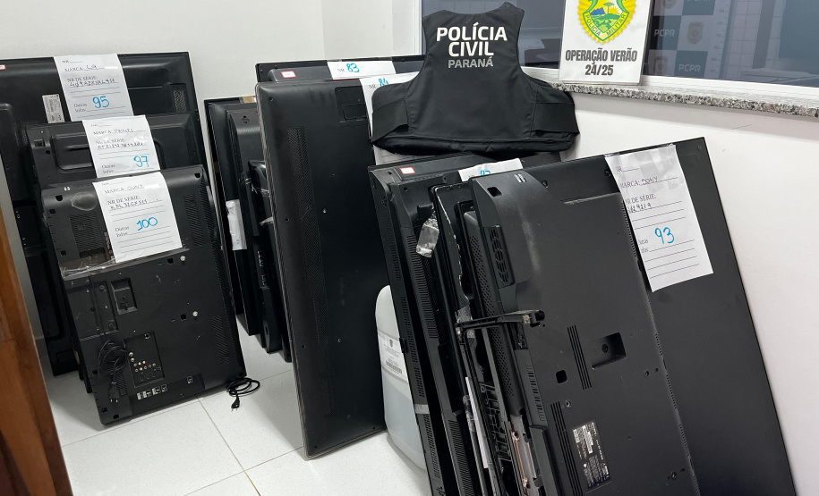 PCPR e PMPR apreendem mais de 100 TVs provenientes de estelionato em Matinhos